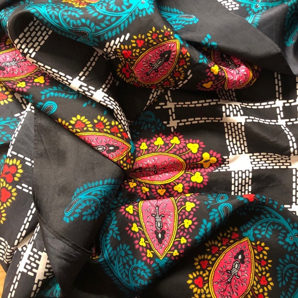 VINTAGE 1980s Diane Von Furstenberg Silk Scarf - Picture 5 of 10